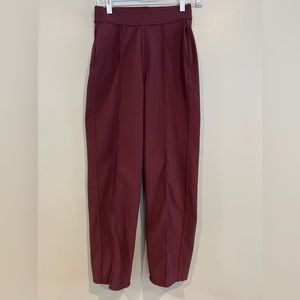 Lululemon Urban Strides Super High-Rise Pants 25”. Women’s size 4